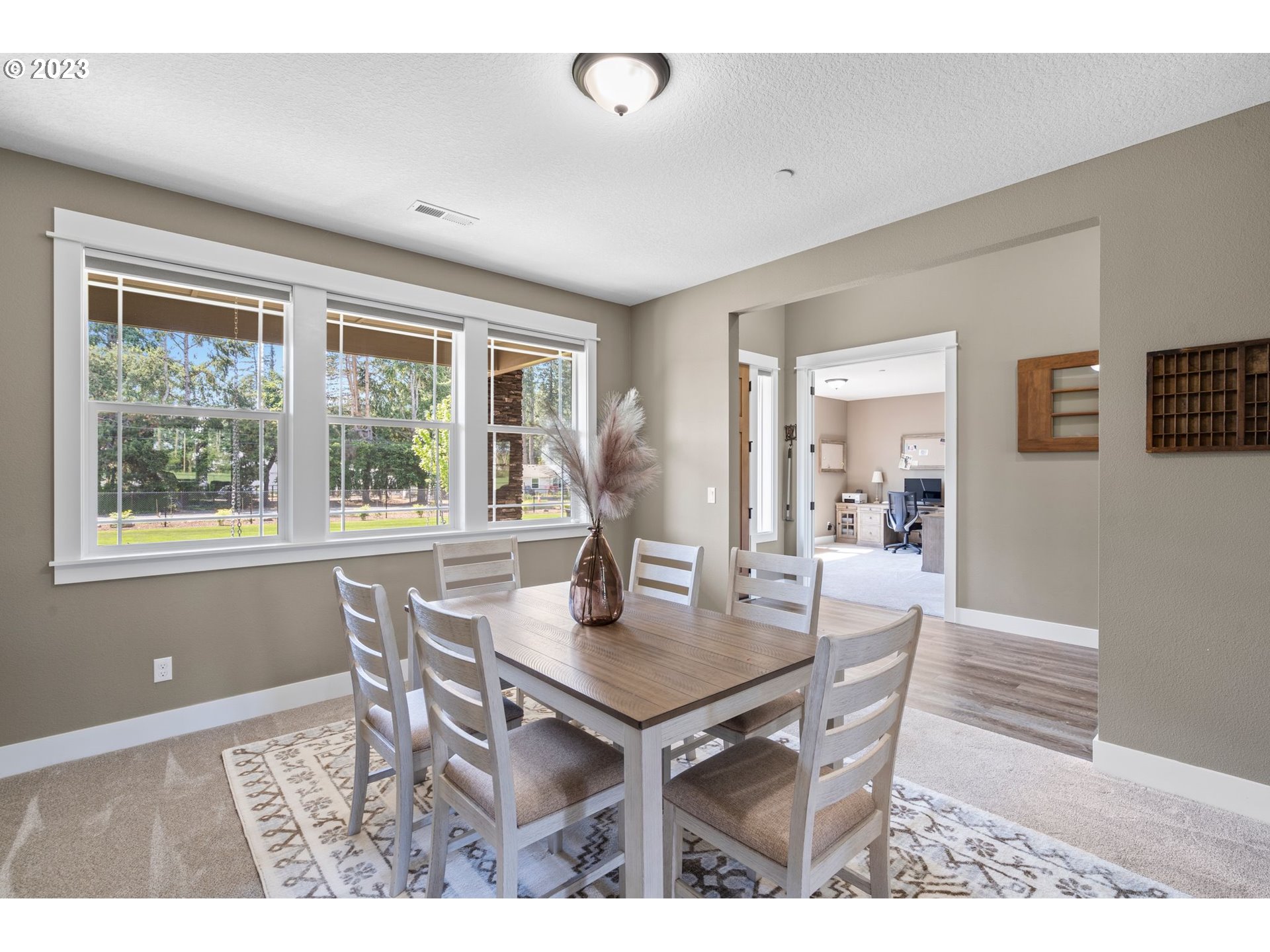 17792 South Strowbridge Road Oregon City, OR 97045 - Photo 20 of 32 a dining room with furniture and window