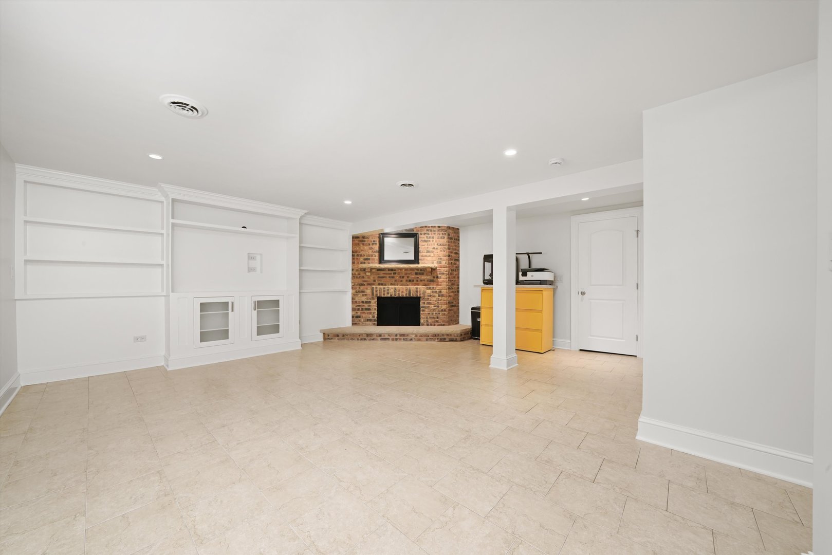 5N260 Eagle Terrace Itasca, IL 60143 - Photo 21 of 34 an empty room with a kitchen and a fireplace