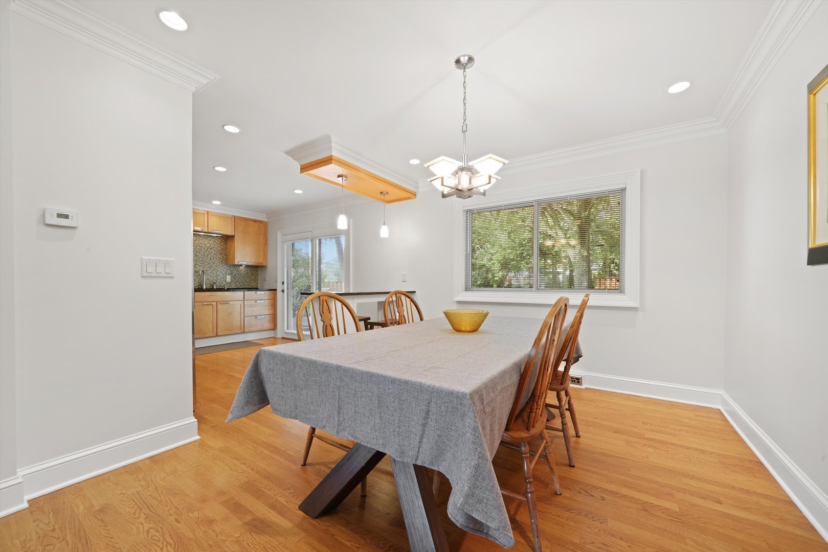 5N260 Eagle Terrace Itasca, IL 60143 - Photo 10 of 34 a view of a dining room and livingroom