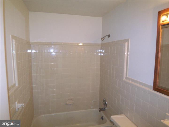 383 Lakeside Road, Unit 208 Ardmore, PA 19003 - Photo 13 of 14 Bathroom