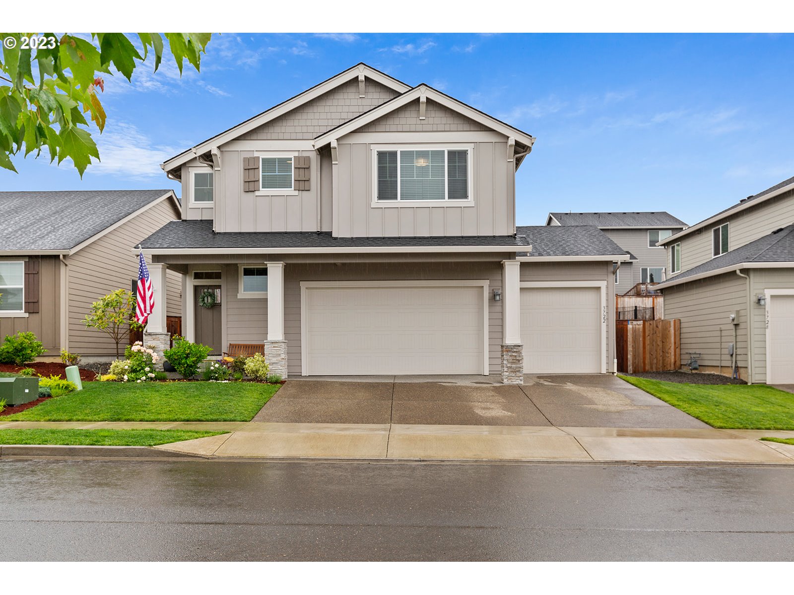 3722 South 39th Place Ridgefield, WA 98642 - Photo 1 of 45 a front view of a house with a yard and garage