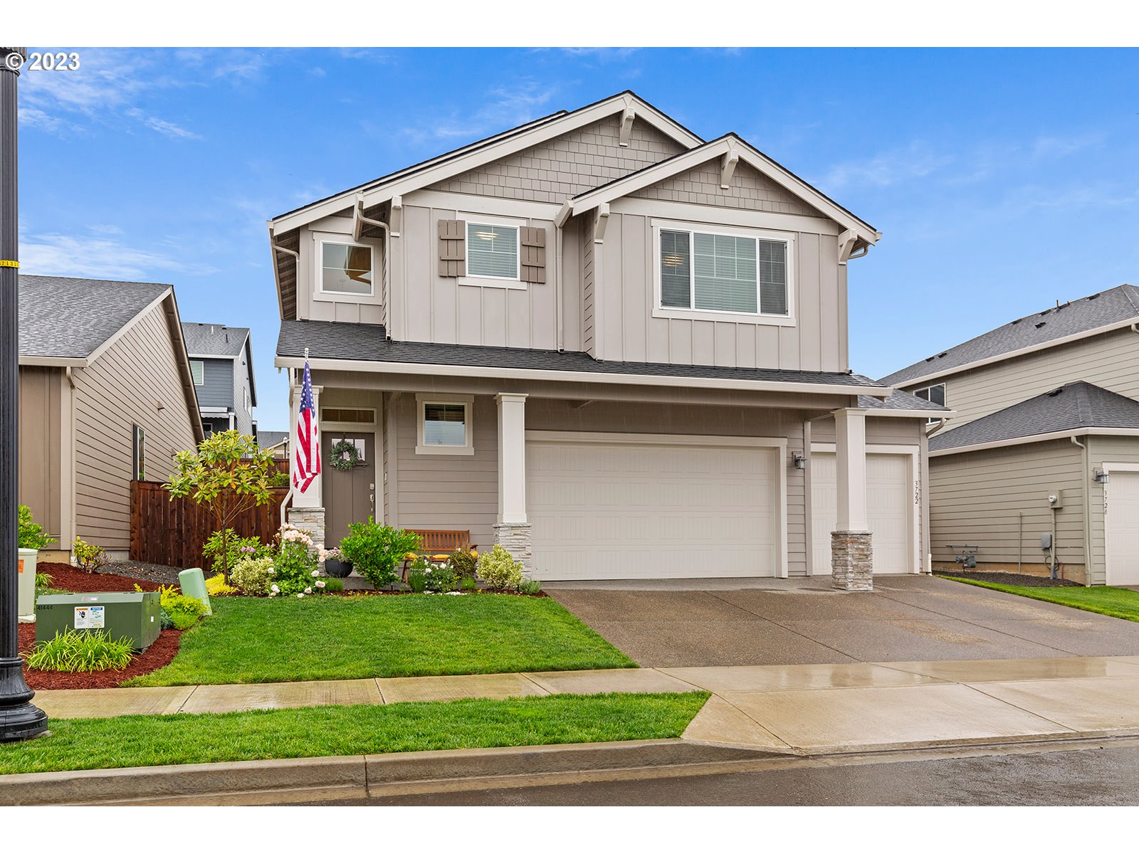 3722 South 39th Place Ridgefield, WA 98642 - Photo 2 of 45 a front view of a house with a yard and garage