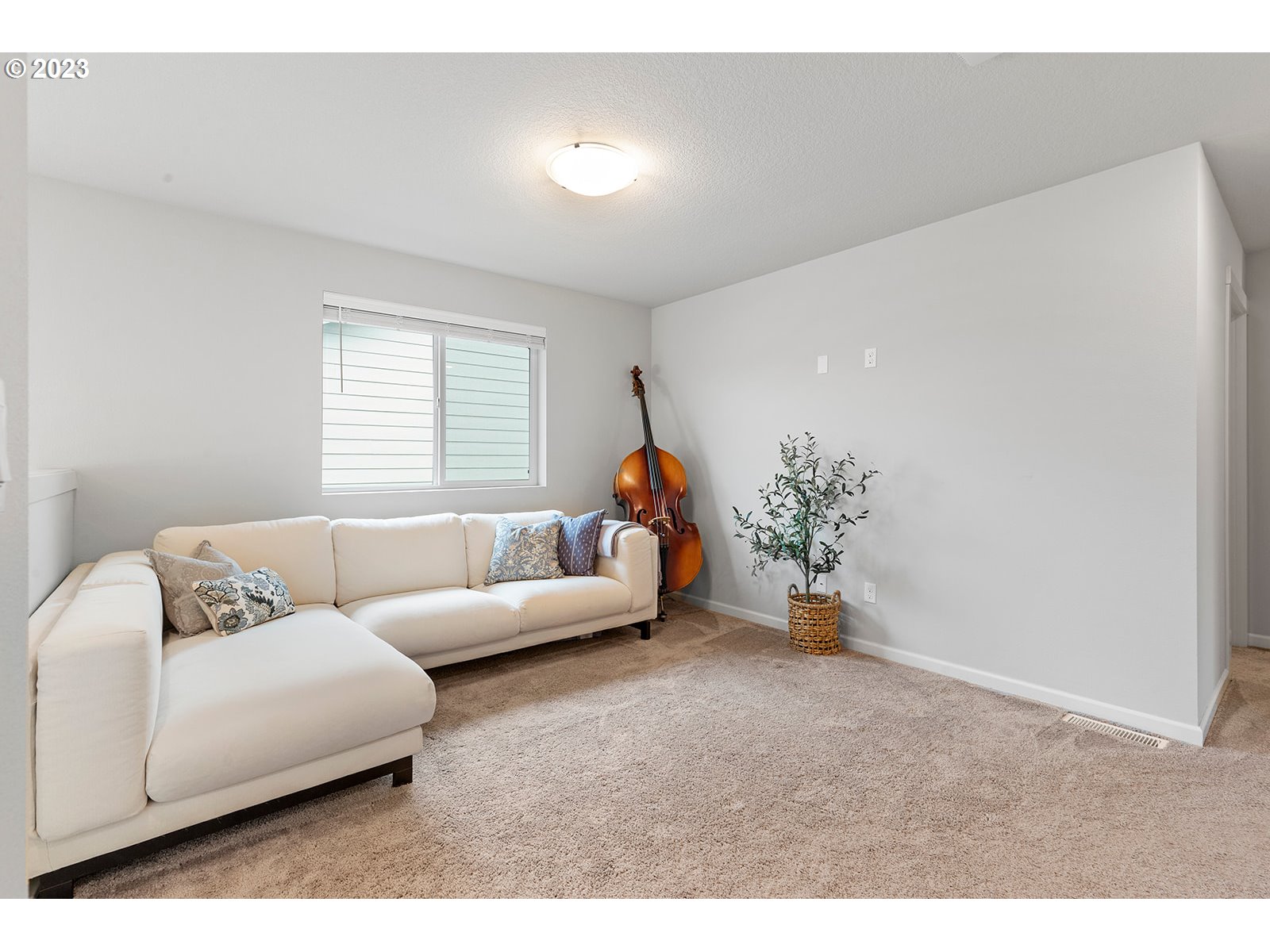 3722 South 39th Place Ridgefield, WA 98642 - Photo 23 of 45 a living room with furniture and a window