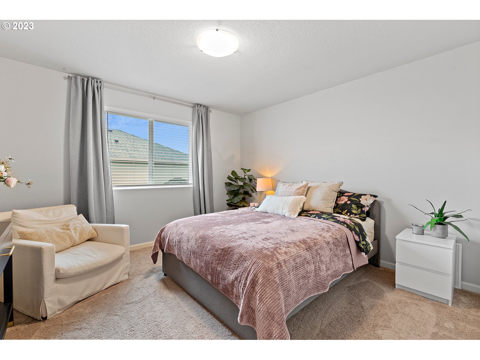 3722 South 39th Place Ridgefield, WA 98642 - Photo 34 of 45 a bedroom with a bed and a couch