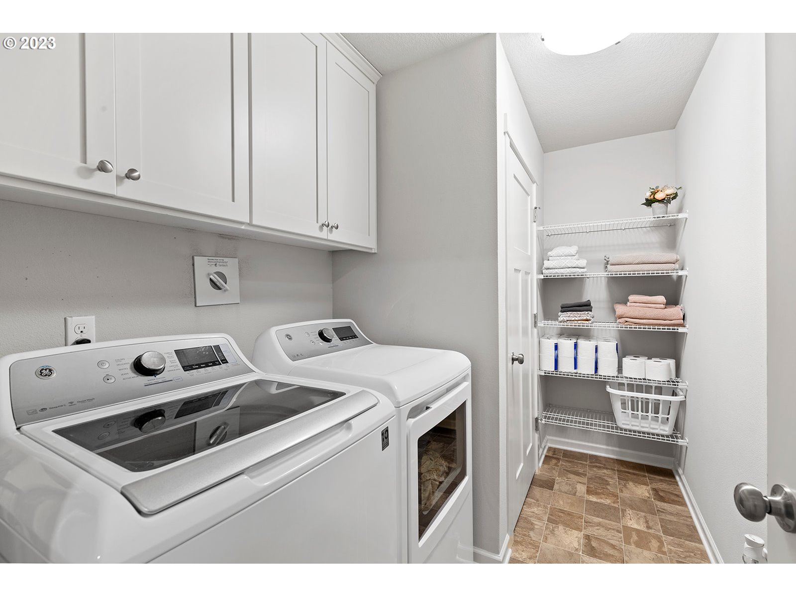 3722 South 39th Place Ridgefield, WA 98642 - Photo 42 of 45 a utility room with dryer and washer