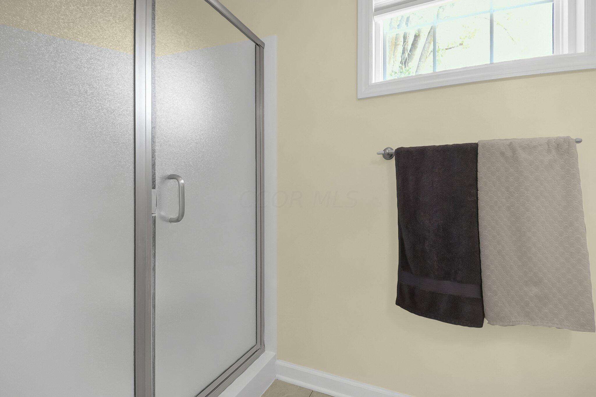 1717 Cedar Hill Road Lancaster, OH 43130 - Photo 19 of 36 For quick and easy showering, spacious shower is available.