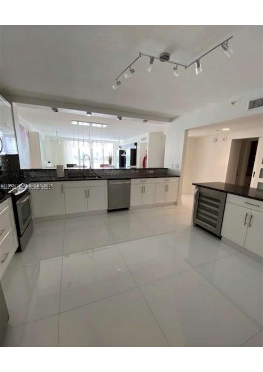 17050 North Bay Road, Unit 605 Sunny Isles Beach, FL 33160 - Photo 6 of 14