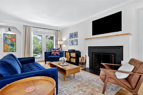 $899,000 | 7 Abrams Place, Lynbrook, NY 11563