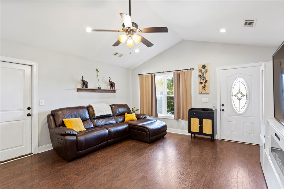 233 Maple Grove Road Seneca, SC 29678 - Photo 5 of 42 Gallery Image 5