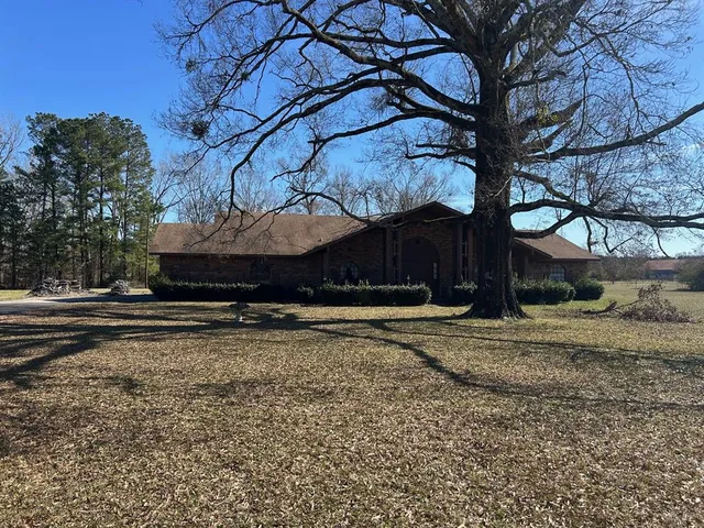a view of a backyard of the house