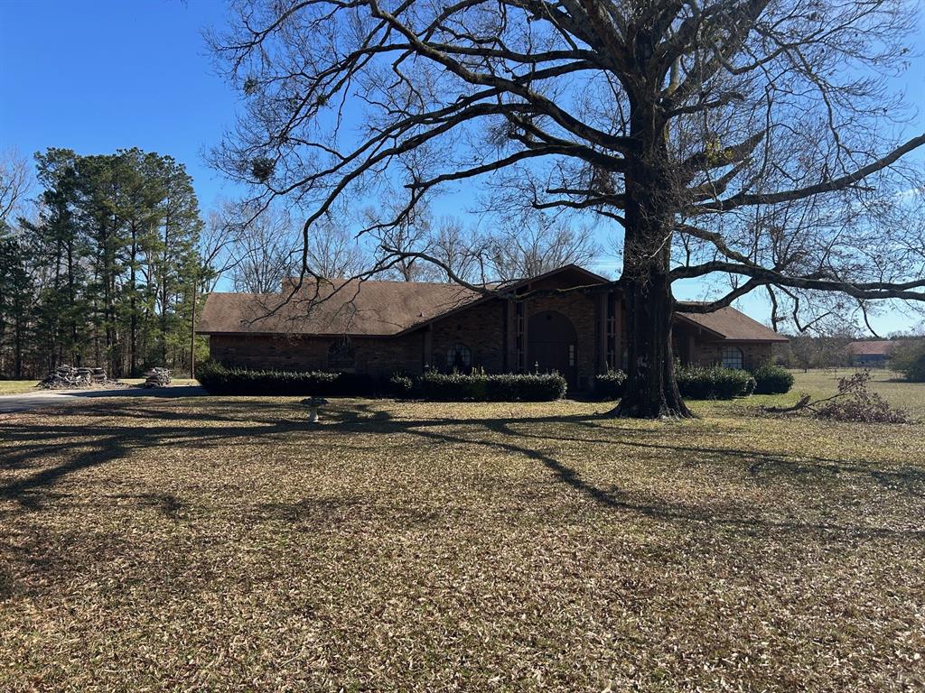 a view of a backyard of the house