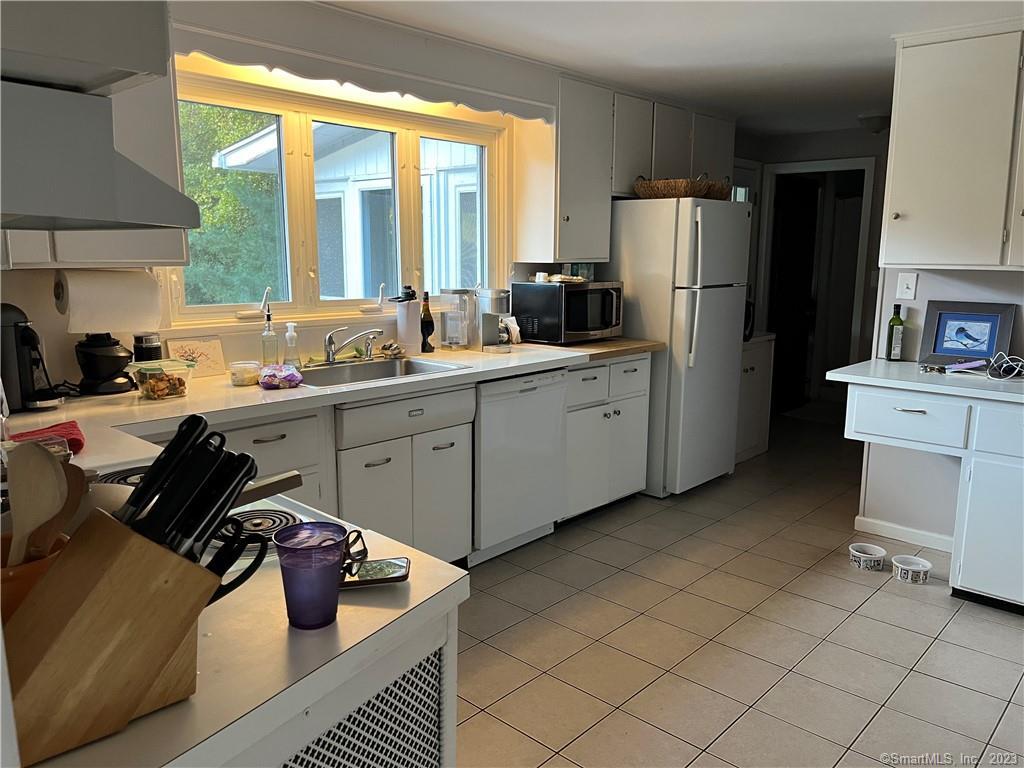 129 Buttonball Road Orange, CT 06477 - Photo 8 of 21