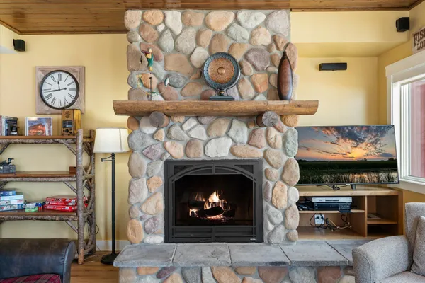 $179,900 | 6940 Beach View Lane Northwest, Unit 2201 TRAPPERS LANDING LODGE, Walker, MN 56484