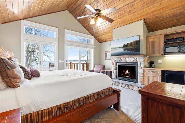 $179,900 | 6940 Beach View Lane Northwest, Unit 2201 TRAPPERS LANDING LODGE, Walker, MN 56484
