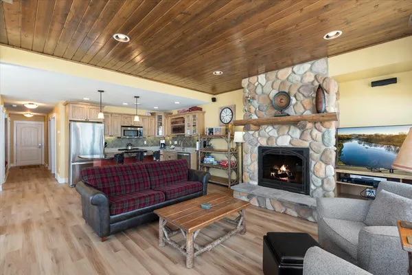 $179,900 | 6940 Beach View Lane Northwest, Unit 2201 TRAPPERS LANDING LODGE, Walker, MN 56484
