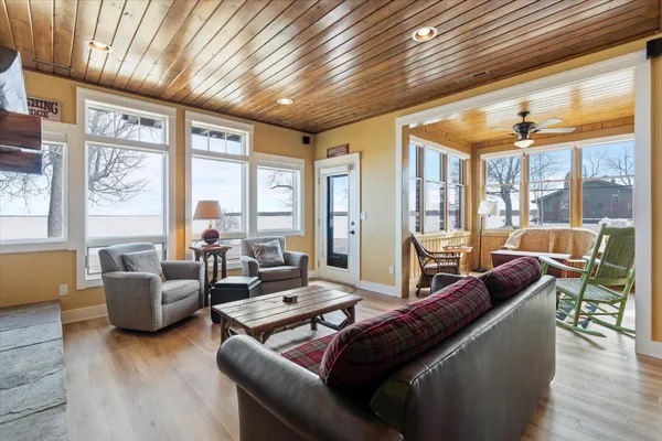 $179,900 | 6940 Beach View Lane Northwest, Unit 2201 TRAPPERS LANDING LODGE, Walker, MN 56484