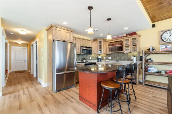 $179,900 | 6940 Beach View Lane Northwest, Unit 2201 TRAPPERS LANDING LODGE, Walker, MN 56484