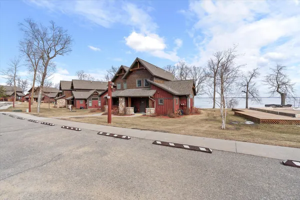 $179,900 | 6940 Beach View Lane Northwest, Unit 2201 TRAPPERS LANDING LODGE, Walker, MN 56484