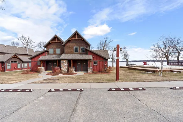 $179,900 | 6940 Beach View Lane Northwest, Unit 2201 TRAPPERS LANDING LODGE, Walker, MN 56484