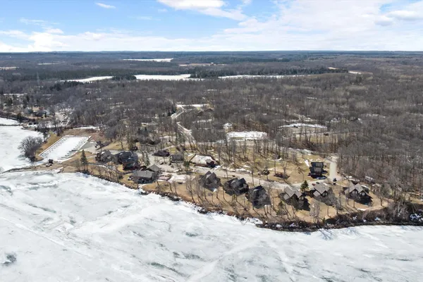 $179,900 | 6940 Beach View Lane Northwest, Unit 2201 TRAPPERS LANDING LODGE, Walker, MN 56484