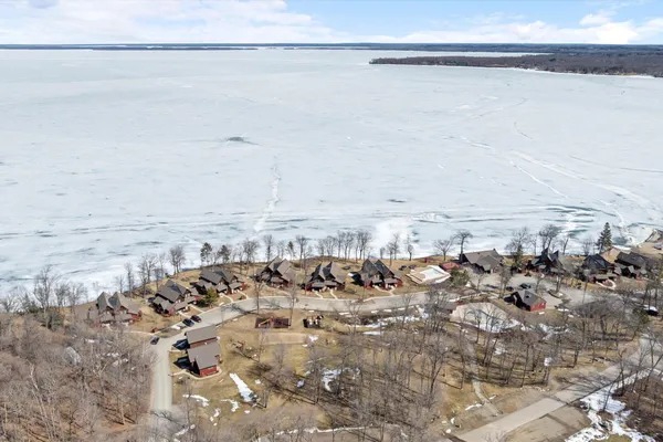 $179,900 | 6940 Beach View Lane Northwest, Unit 2201 TRAPPERS LANDING LODGE, Walker, MN 56484