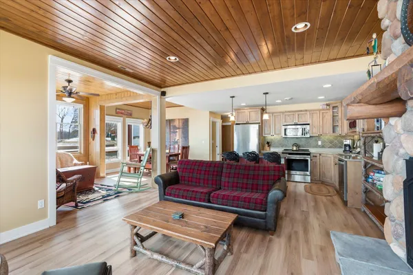 $179,900 | 6940 Beach View Lane Northwest, Unit 2201 TRAPPERS LANDING LODGE, Walker, MN 56484