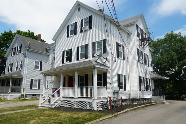 $2,400 | 170 Middleboro Avenue, Unit 1, Taunton, MA 02718
