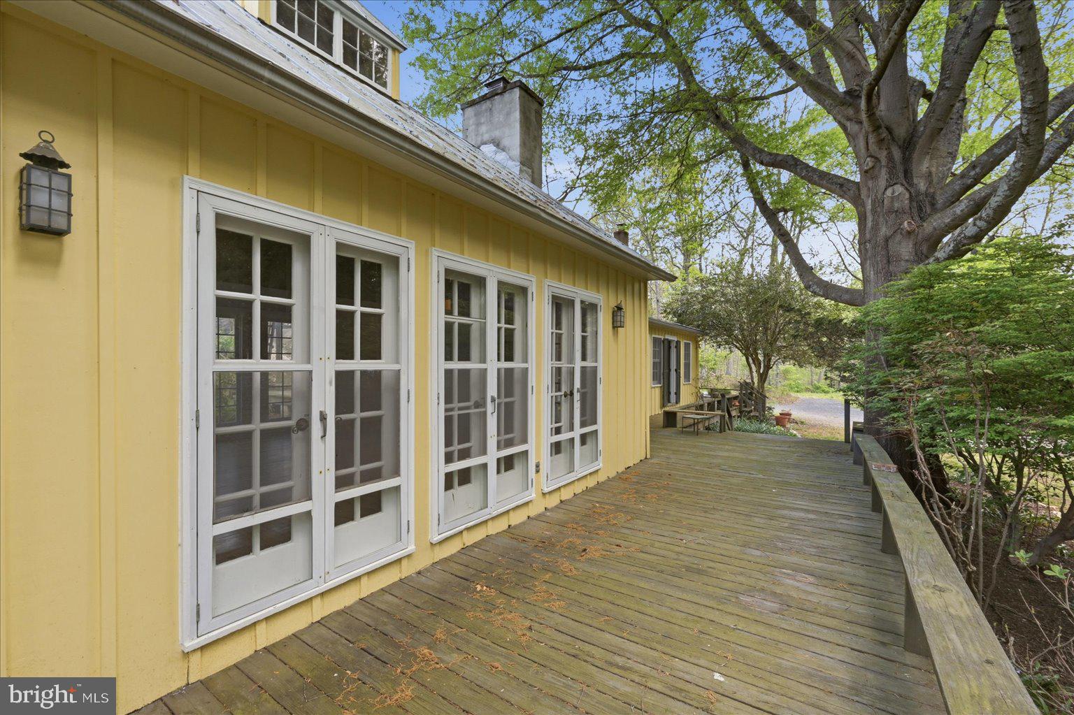 2674 5 Points Road Marshall, VA 20115 - Photo 19 of 72 Great Room French/Storm Doors open to front deck