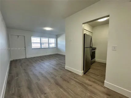 $1,595 | 2300 Madison Street, Unit 202, Hollywood, FL 33020