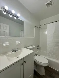 $1,595 | 2300 Madison Street, Unit 202, Hollywood, FL 33020
