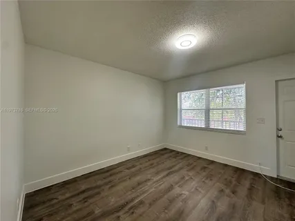 $1,595 | 2300 Madison Street, Unit 202, Hollywood, FL 33020