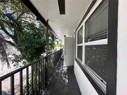 $1,595 | 2300 Madison Street, Unit 202, Hollywood, FL 33020
