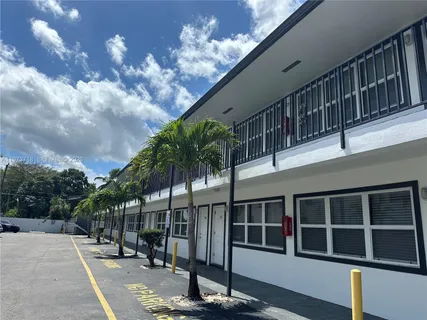 $1,595 | 2300 Madison Street, Unit 202, Hollywood, FL 33020
