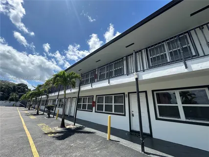 $1,595 | 2300 Madison Street, Unit 202, Hollywood, FL 33020