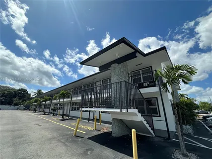 $1,595 | 2300 Madison Street, Unit 202, Hollywood, FL 33020