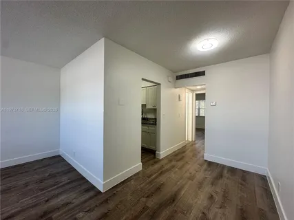 $1,595 | 2300 Madison Street, Unit 202, Hollywood, FL 33020