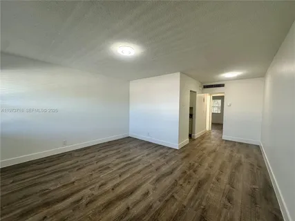 $1,595 | 2300 Madison Street, Unit 202, Hollywood, FL 33020