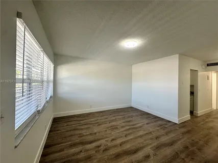 $1,595 | 2300 Madison Street, Unit 202, Hollywood, FL 33020