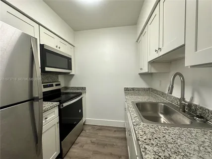 $1,595 | 2300 Madison Street, Unit 202, Hollywood, FL 33020