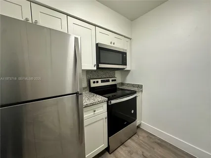 $1,595 | 2300 Madison Street, Unit 202, Hollywood, FL 33020