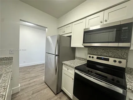 $1,595 | 2300 Madison Street, Unit 202, Hollywood, FL 33020