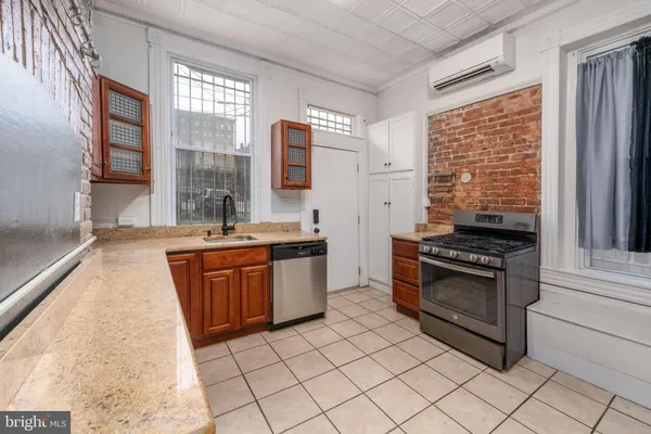 $3,449 | 216 East Biddle Street, Baltimore, MD 21202