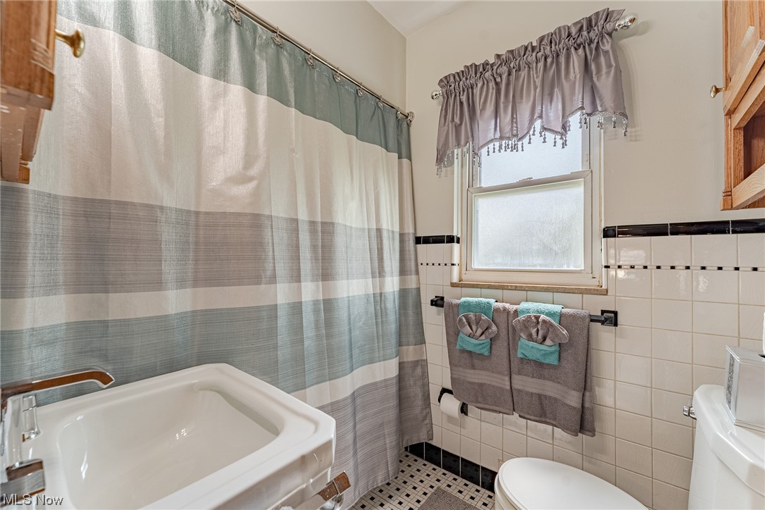 4034 Bluestone Road Cleveland Heights, OH 44121 - Photo 17 of 34