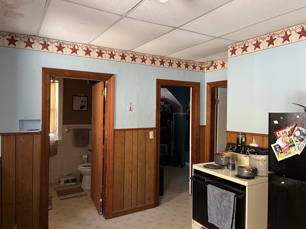 37 Cleveland Street Greenfield, MA 01301 - Photo 5 of 9