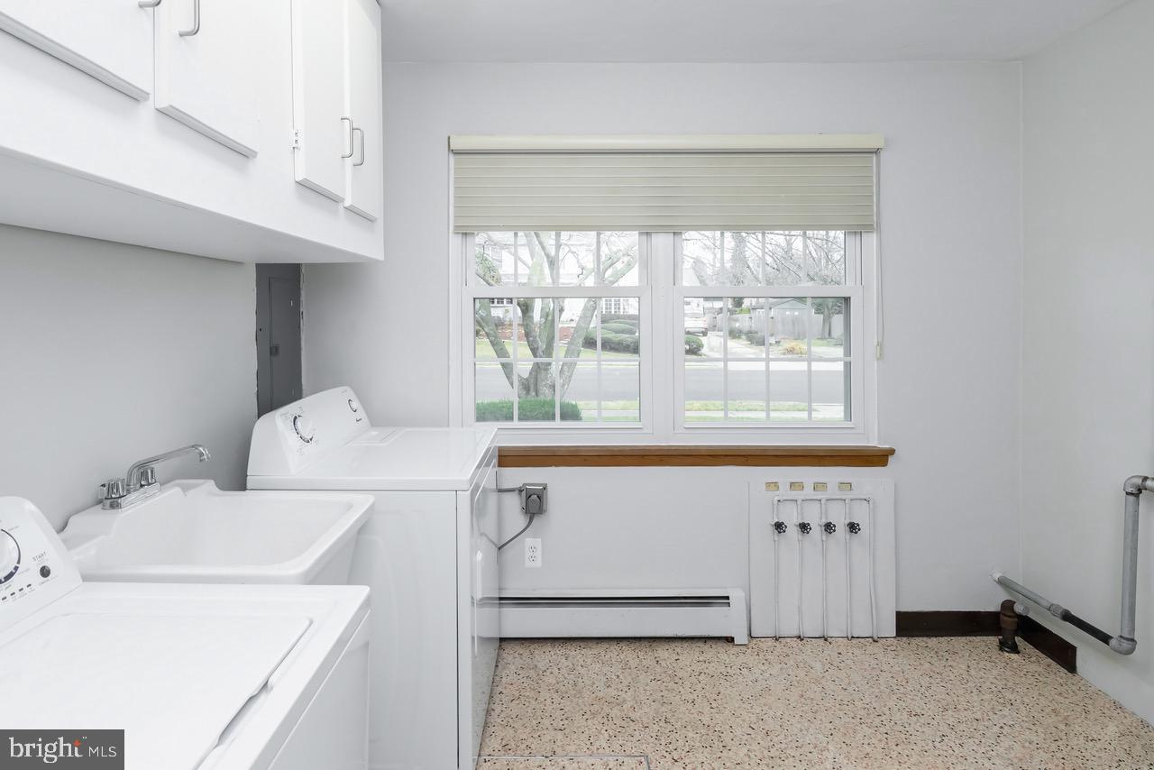 901 Pennsylvania Avenue Cherry Hill, NJ 08002 - Photo 17 of 20 a utility room with dryer and washer