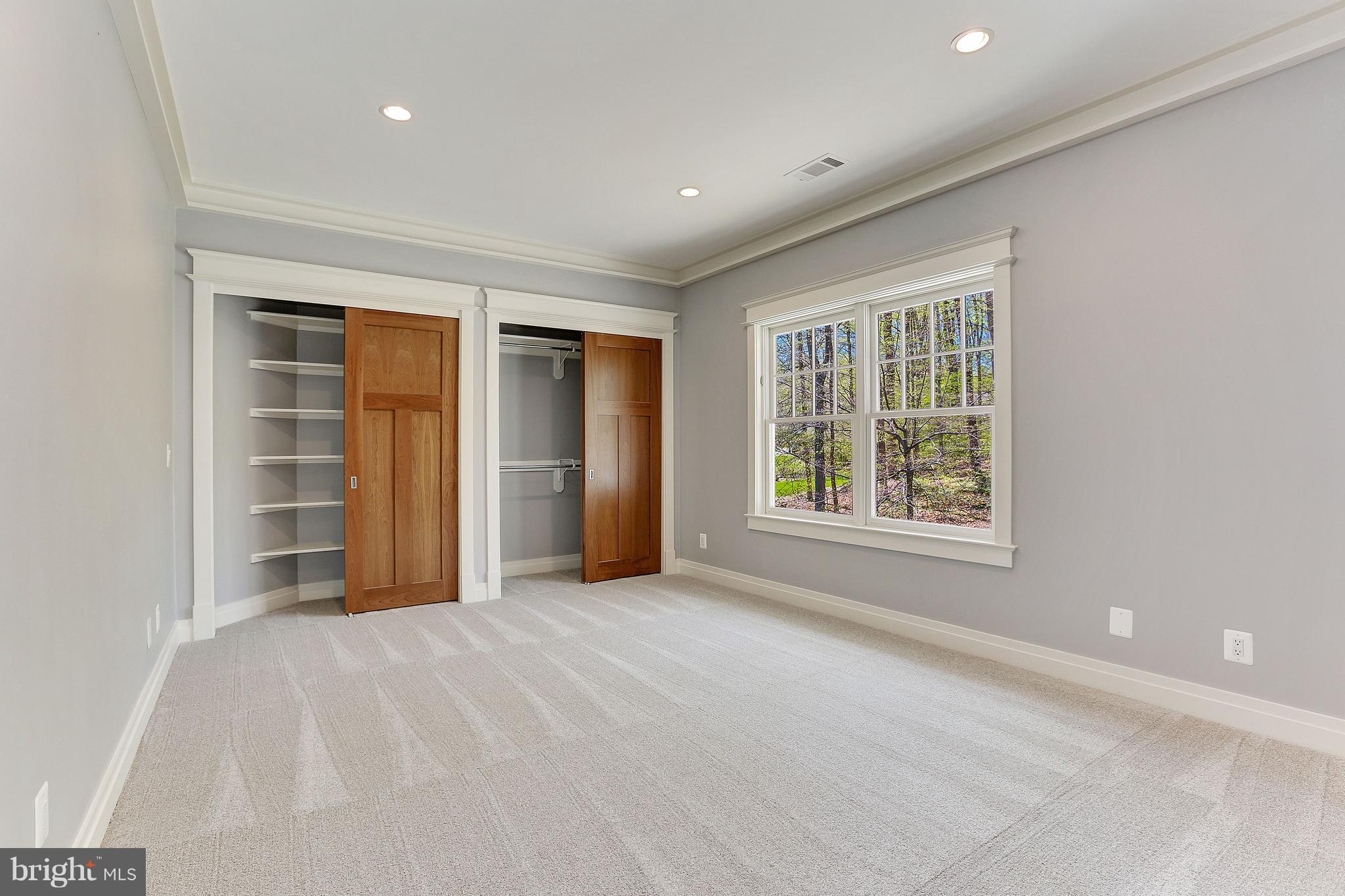 8610 Fernwood Road Bethesda, MD 20817 - Photo 18 of 30 an empty room with windows and closet