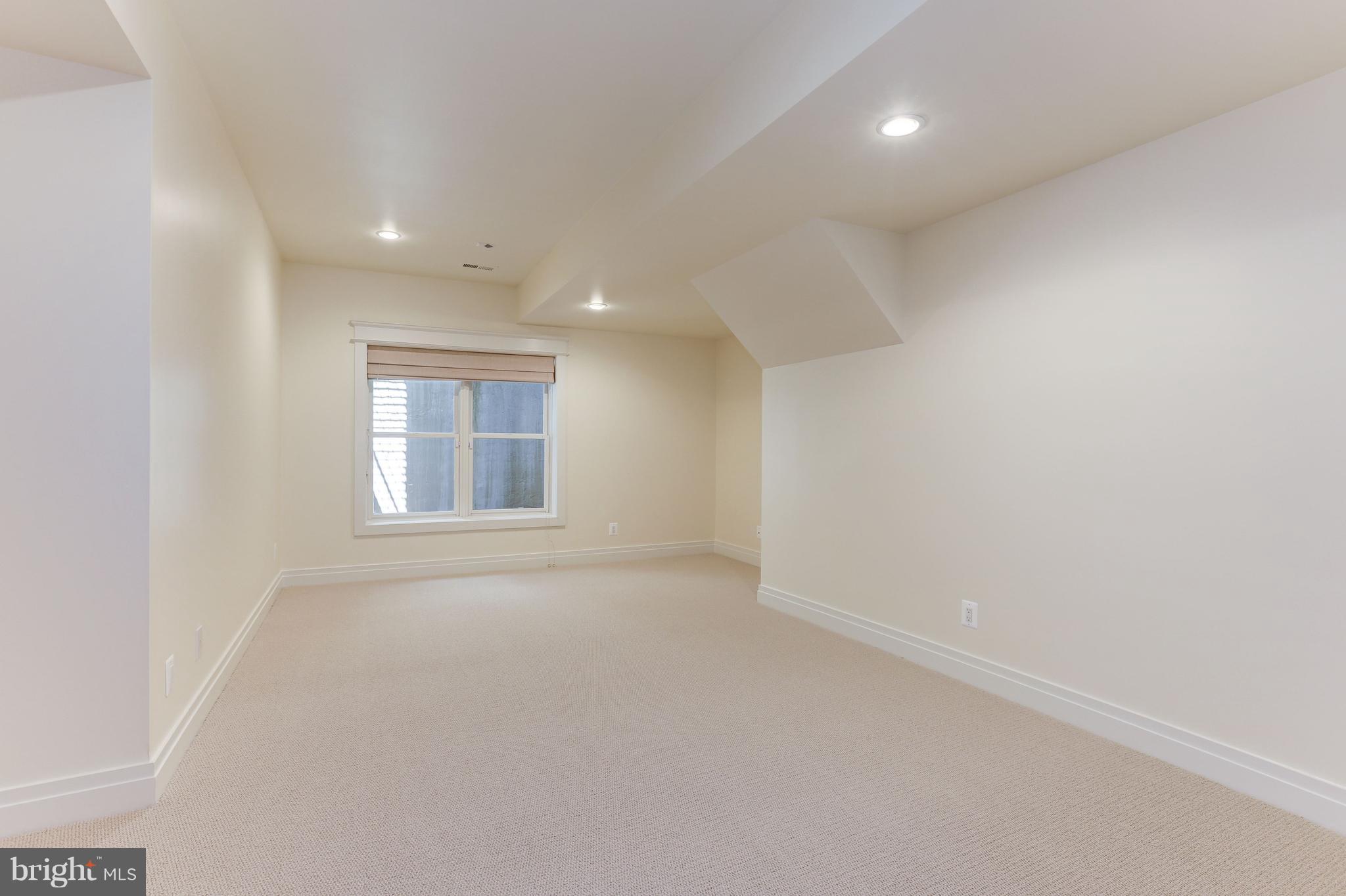 8610 Fernwood Road Bethesda, MD 20817 - Photo 26 of 30 an empty room with a window
