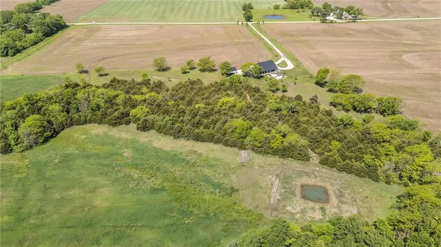 $1,200,000 | 36987 Somerset Road, Lacygne, KS 66040