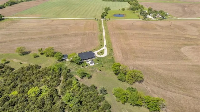 $1,200,000 | 36987 Somerset Road, Lacygne, KS 66040