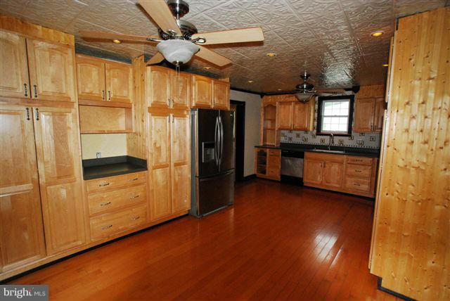 9529 Ridgely Avenue Baltimore, MD 21234 - Photo 4 of 17 Kitchen